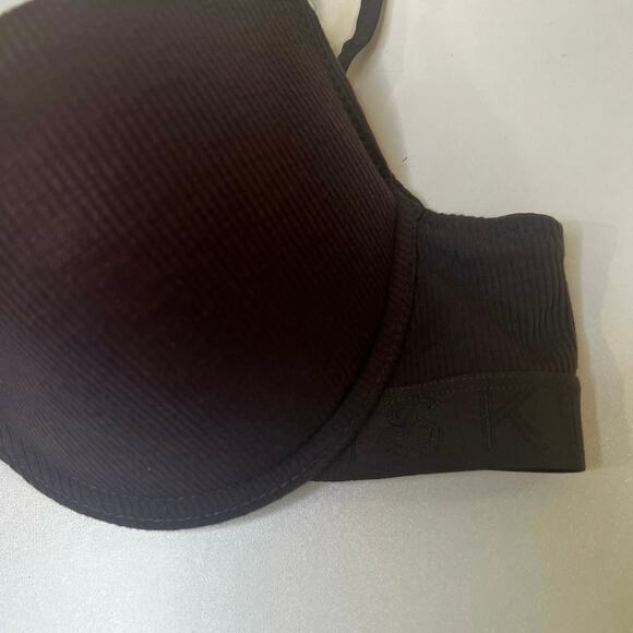 NWOT Danskin Soft Lift Plunge Bra Ribbed Burgundy Size 36C - Picture 2 of 5